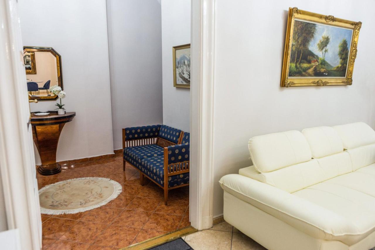 Luxury Downtown 3 Bedroom Apartment By Synagoge With Beautiful View Budapesta Exterior foto