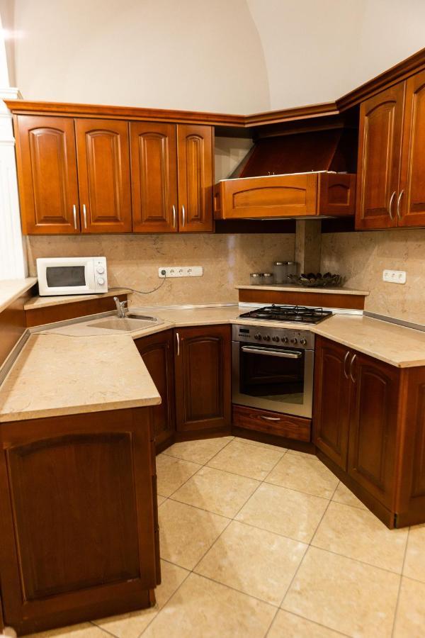 Luxury Downtown 3 Bedroom Apartment By Synagoge With Beautiful View Budapesta Exterior foto