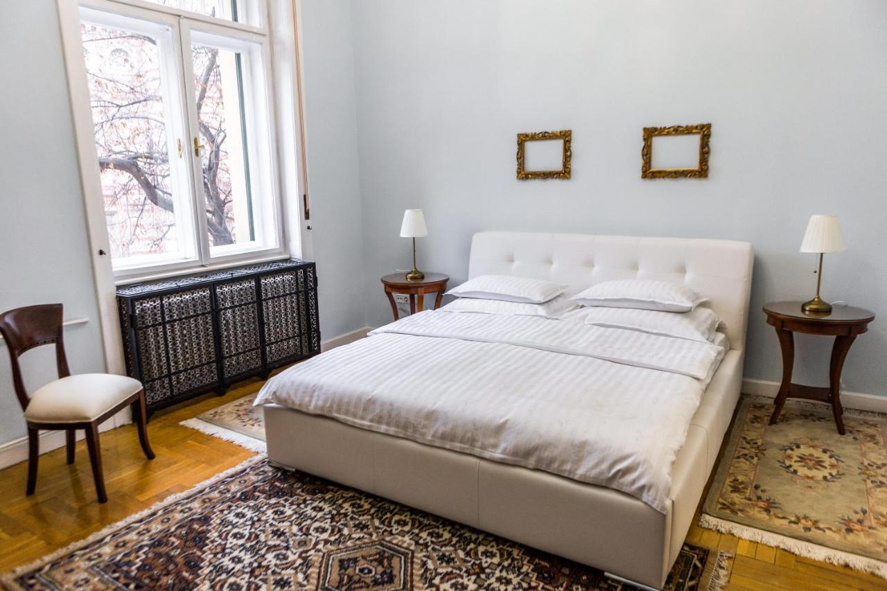 Luxury Downtown 3 Bedroom Apartment By Synagoge With Beautiful View Budapesta Exterior foto