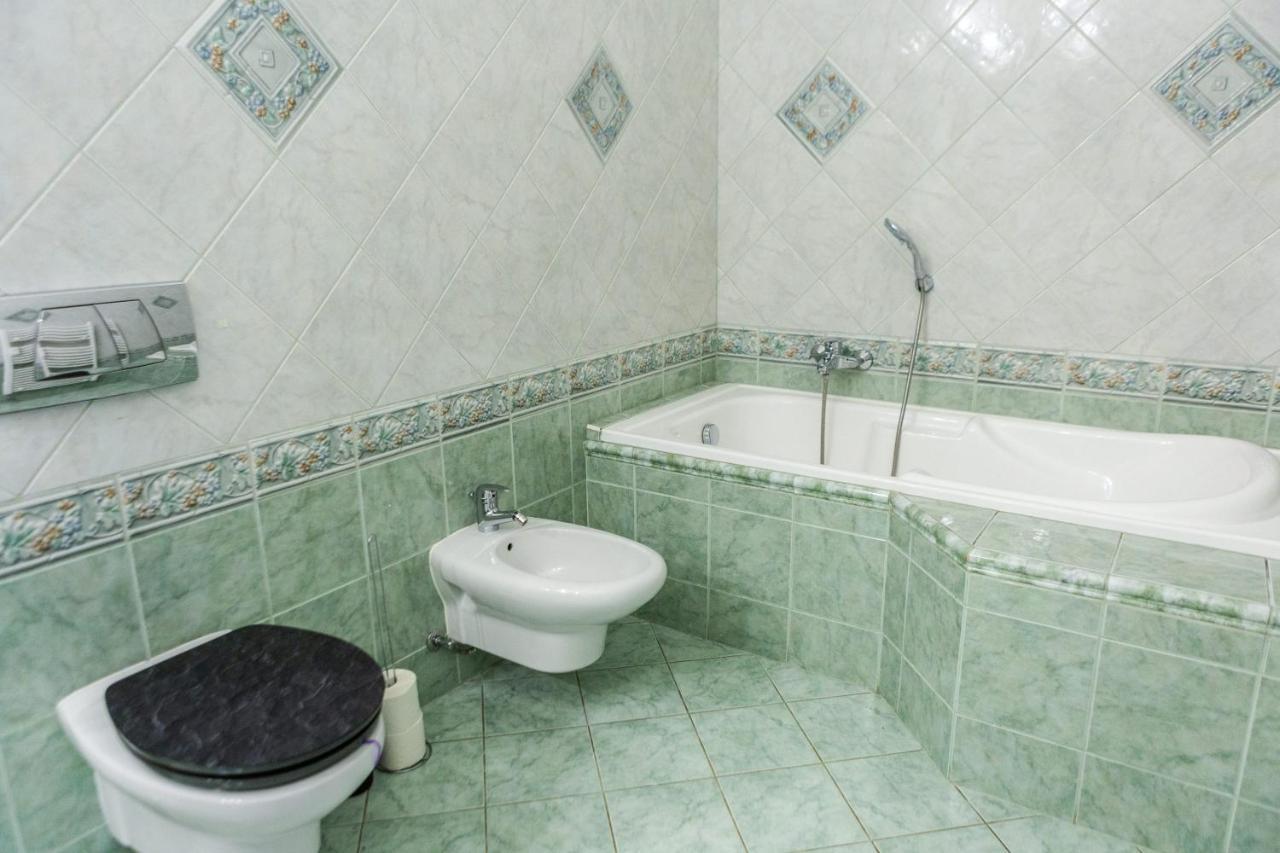 Luxury Downtown 3 Bedroom Apartment By Synagoge With Beautiful View Budapesta Exterior foto