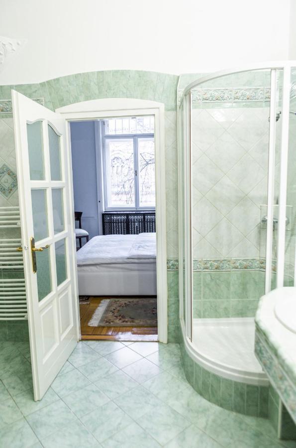 Luxury Downtown 3 Bedroom Apartment By Synagoge With Beautiful View Budapesta Exterior foto
