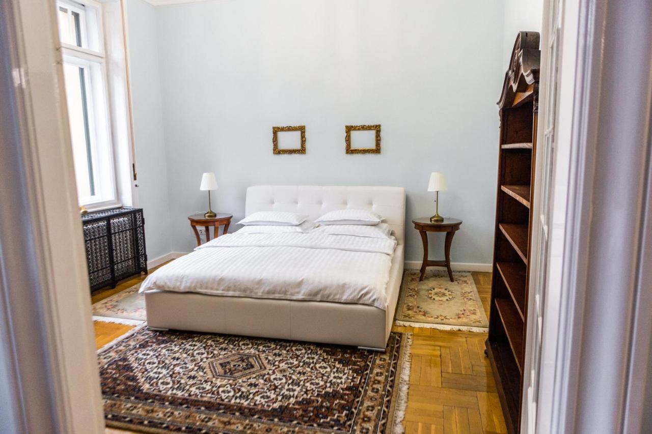 Luxury Downtown 3 Bedroom Apartment By Synagoge With Beautiful View Budapesta Exterior foto