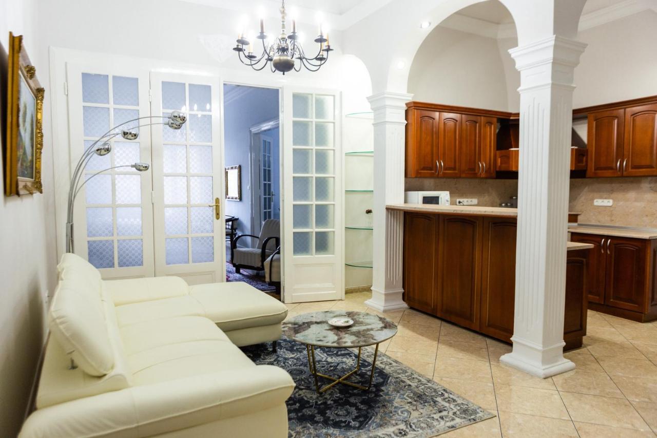 Luxury Downtown 3 Bedroom Apartment By Synagoge With Beautiful View Budapesta Exterior foto