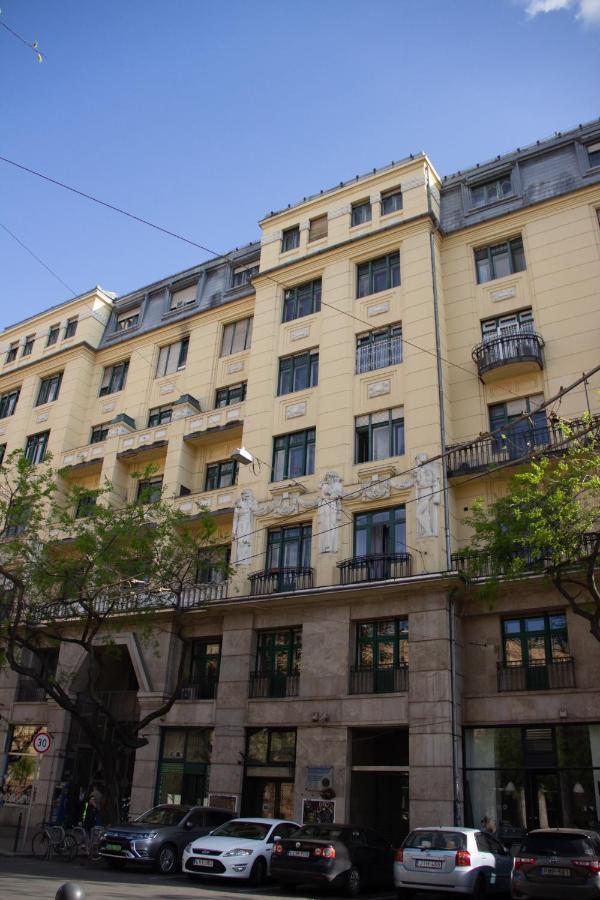 Luxury Downtown 3 Bedroom Apartment By Synagoge With Beautiful View Budapesta Exterior foto